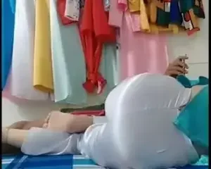 Clip: Quay lén em gái nghỉ trưa. | VIET69