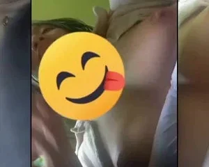 Vào quán trà sữa em nữ sinh kéo áo cho bú ti hôn hít | VIET69