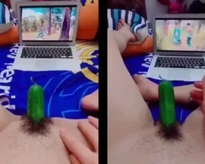Vừa nghe nhạc em vừa ngâm dưa leo trong bướm | VIET69